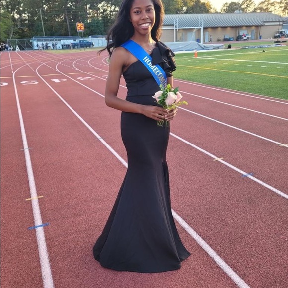 Black formal dress - Picture 3 of 3